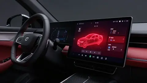Roadster Interface: A Closer Look at the Pilot-Focused Cockpit